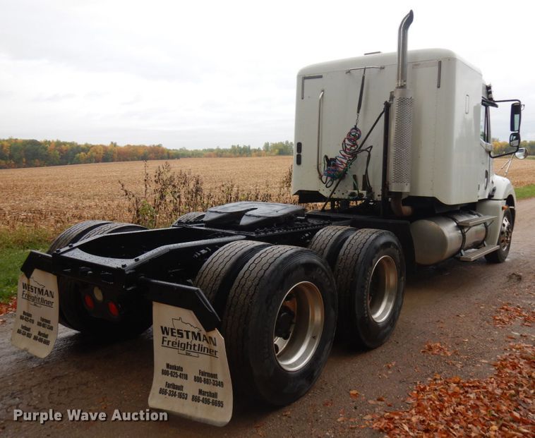 image for item JQ9326 2006 Freightliner Columbia 120  semi truck