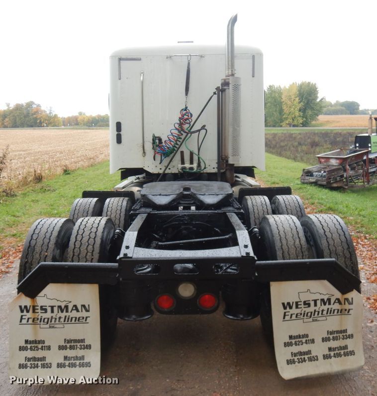 image for item JQ9326 2006 Freightliner Columbia 120  semi truck