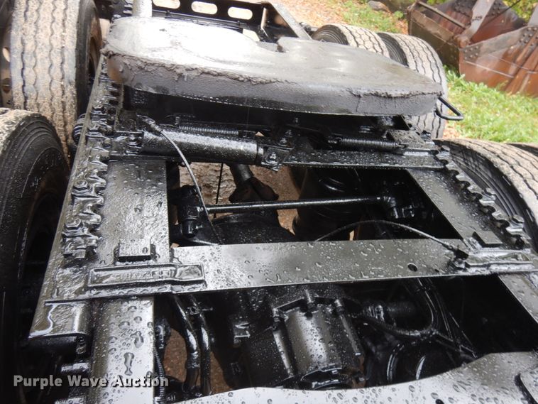 image for item JQ9326 2006 Freightliner Columbia 120  semi truck