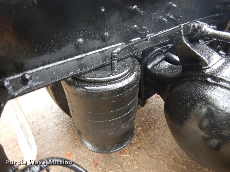 image for item JQ9326 2006 Freightliner Columbia 120  semi truck