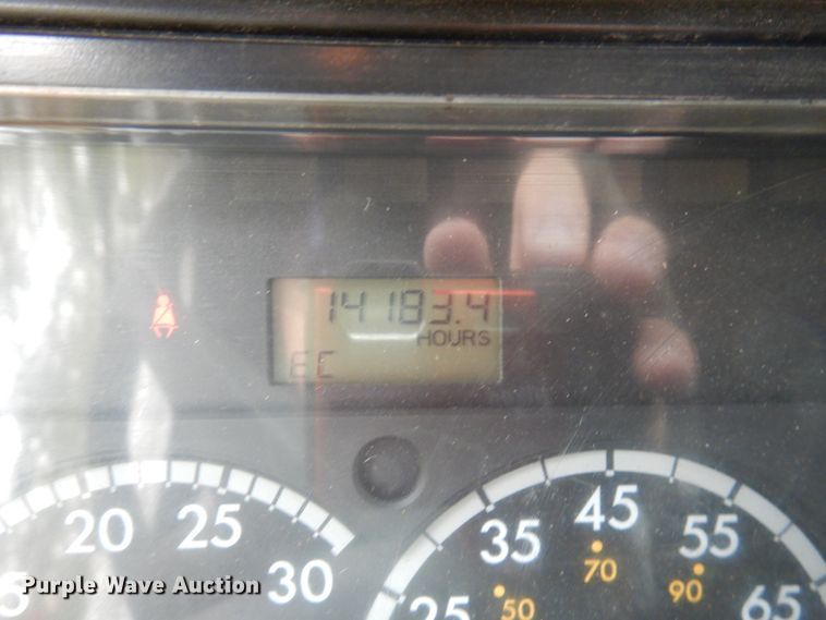 image for item JQ9326 2006 Freightliner Columbia 120  semi truck