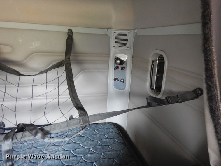 image for item JQ9326 2006 Freightliner Columbia 120  semi truck