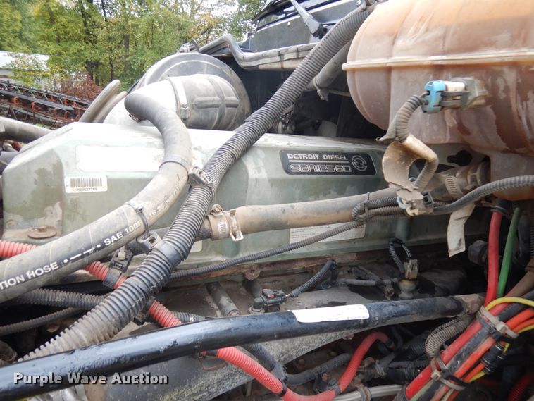 image for item JQ9326 2006 Freightliner Columbia 120  semi truck