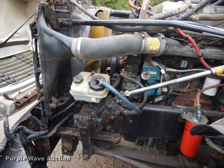 image for item JQ9326 2006 Freightliner Columbia 120  semi truck