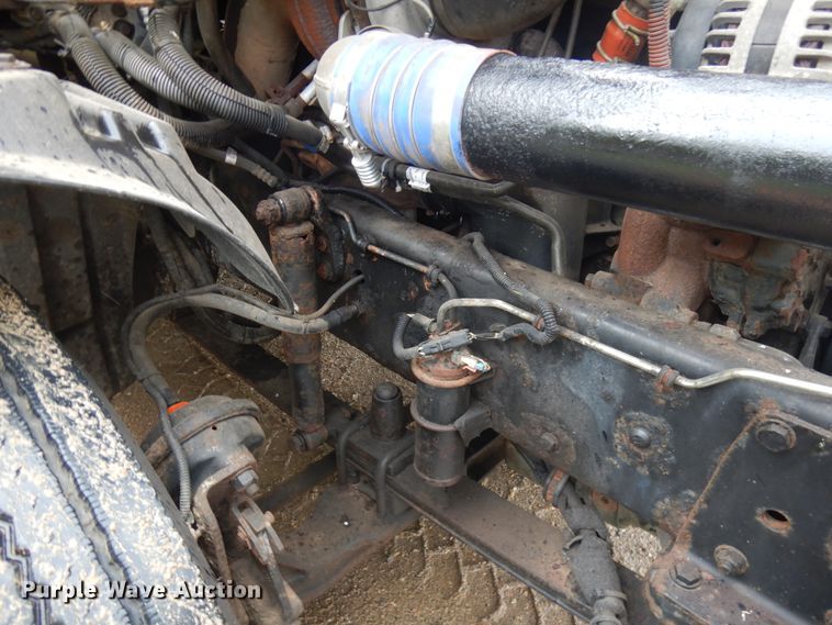 image for item JQ9326 2006 Freightliner Columbia 120  semi truck