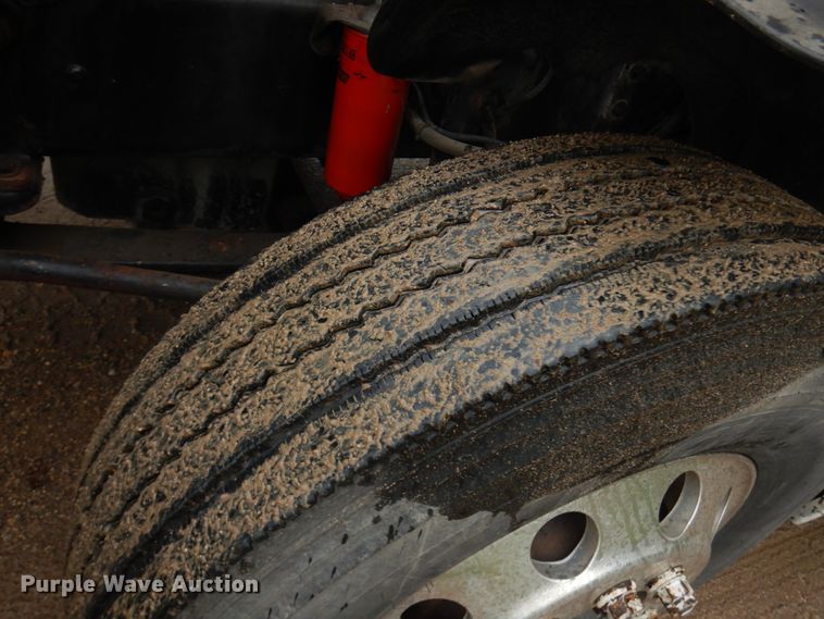 image for item JQ9326 2006 Freightliner Columbia 120  semi truck