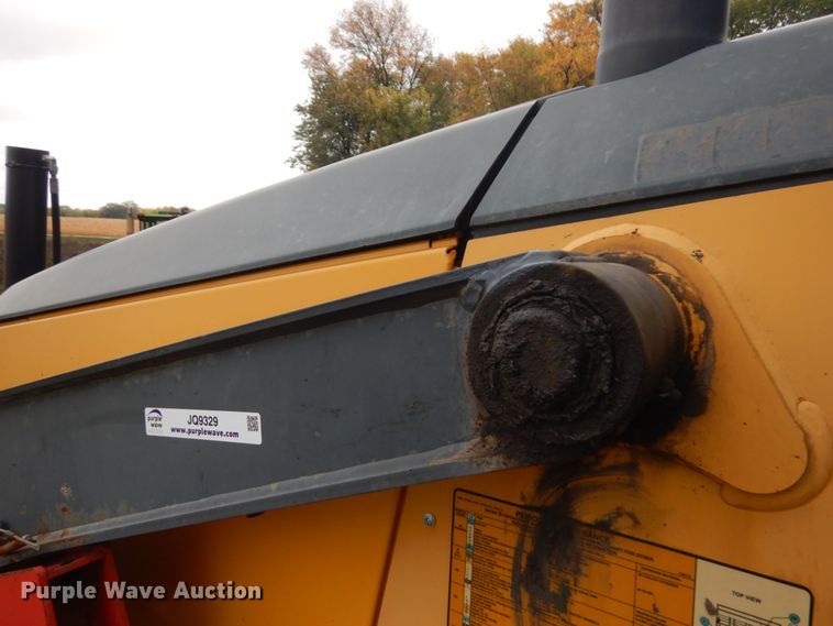 image for item JQ9329 2013 John Deere 310SK  backhoe