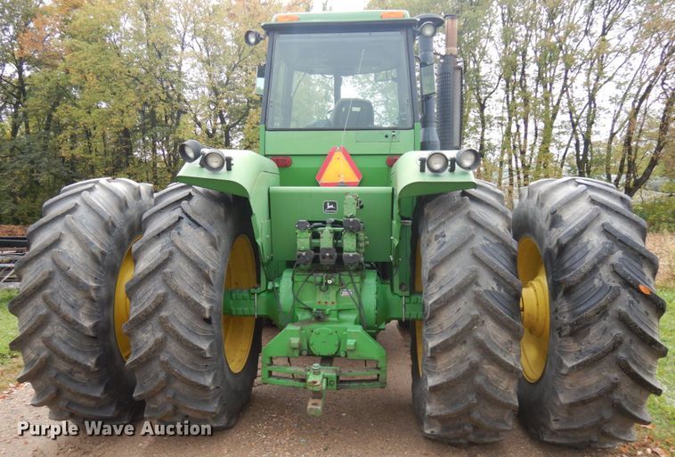 image for item JQ9331 1985 John Deere 8650  4WD tractor