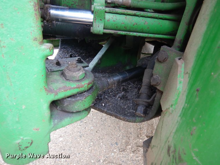 image for item JQ9331 1985 John Deere 8650  4WD tractor