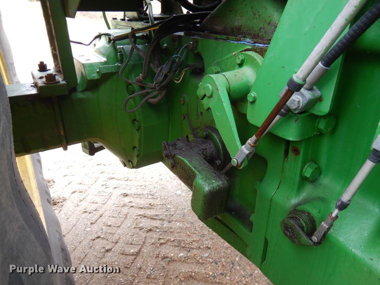 image for item JQ9331 1985 John Deere 8650  4WD tractor