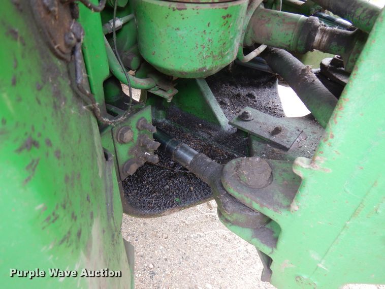 image for item JQ9331 1985 John Deere 8650  4WD tractor