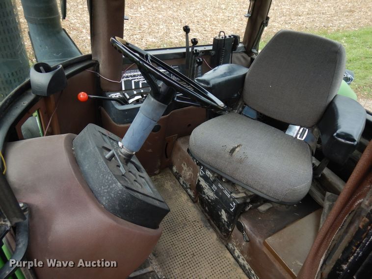 image for item JQ9331 1985 John Deere 8650  4WD tractor