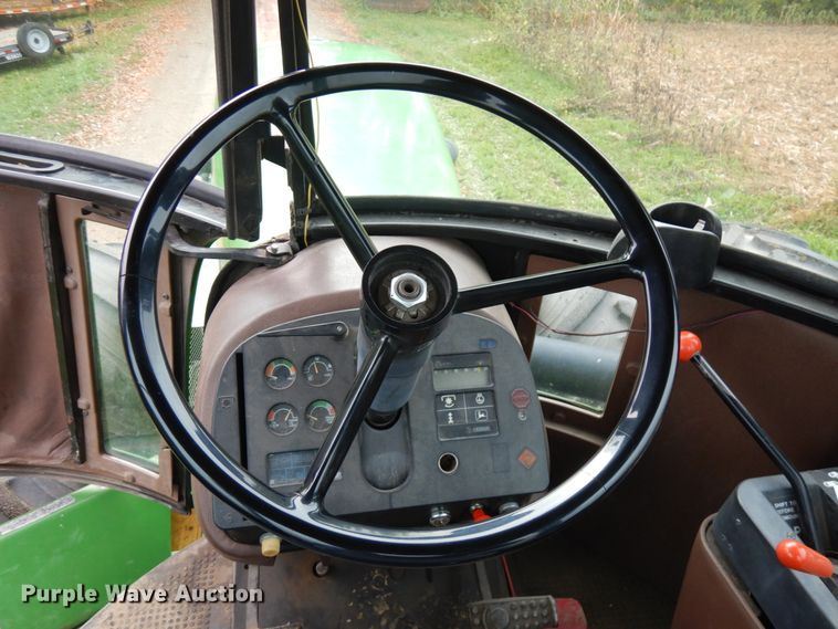 image for item JQ9331 1985 John Deere 8650  4WD tractor
