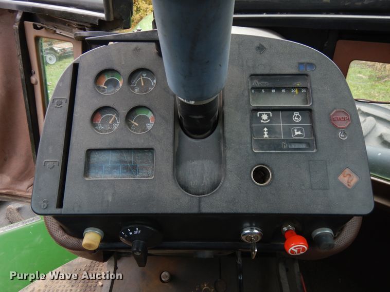 image for item JQ9331 1985 John Deere 8650  4WD tractor