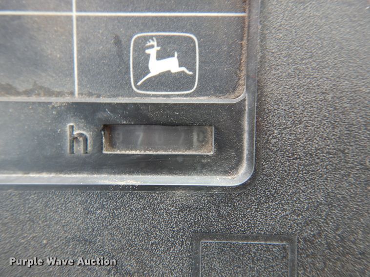 image for item JQ9331 1985 John Deere 8650  4WD tractor