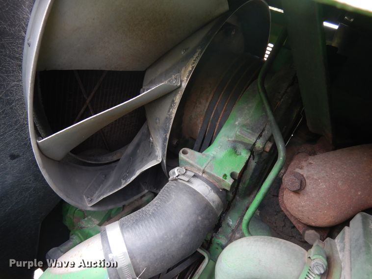 image for item JQ9331 1985 John Deere 8650  4WD tractor