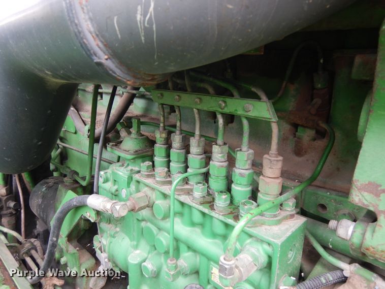 image for item JQ9331 1985 John Deere 8650  4WD tractor