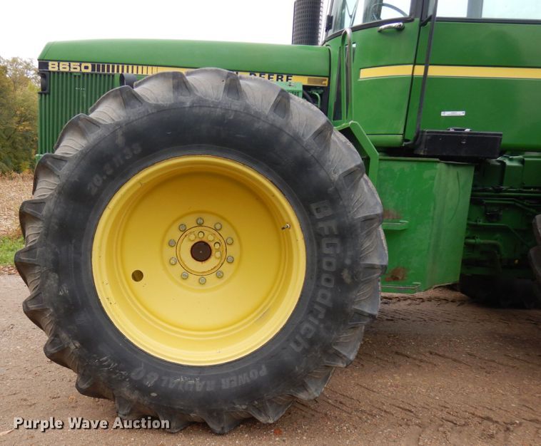 image for item JQ9331 1985 John Deere 8650  4WD tractor