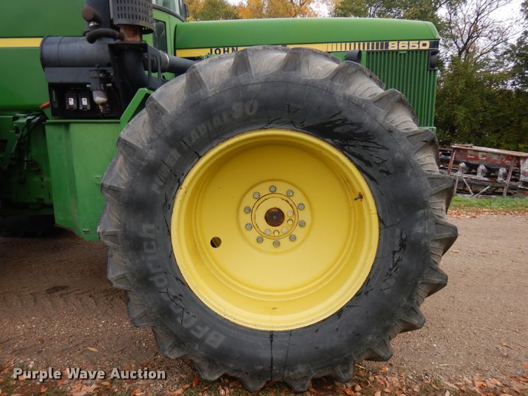 image for item JQ9331 1985 John Deere 8650  4WD tractor