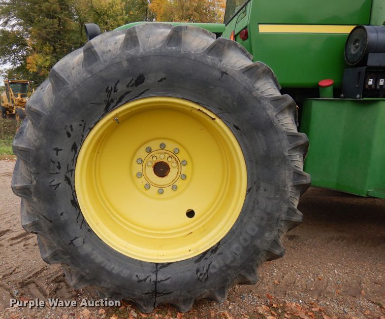 image for item JQ9331 1985 John Deere 8650  4WD tractor