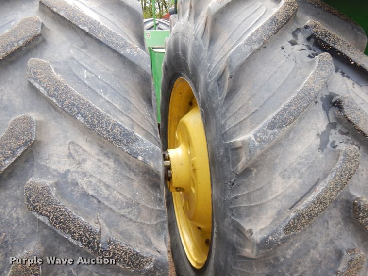 image for item JQ9331 1985 John Deere 8650  4WD tractor