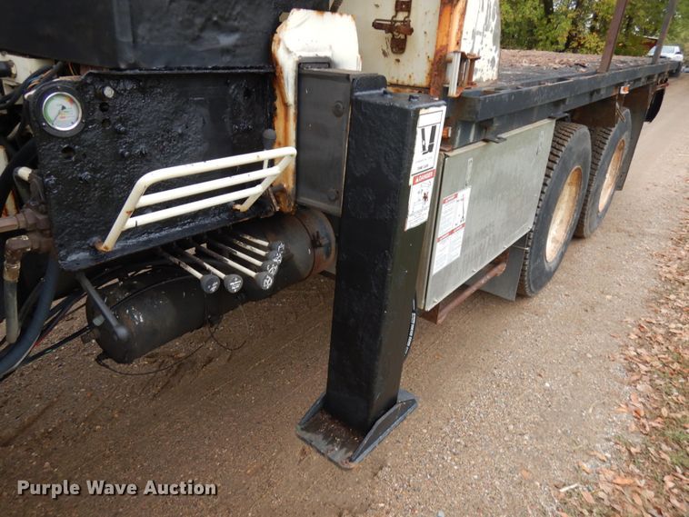 image for item JQ9337 1998 Freightliner FL80  crane truck