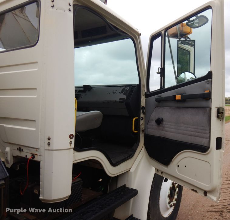 image for item JQ9337 1998 Freightliner FL80  crane truck