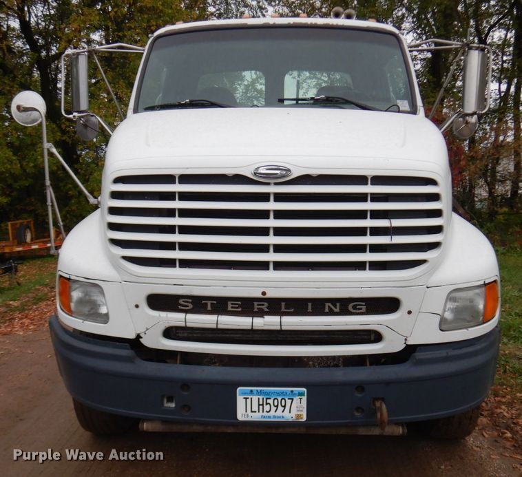 image for item JQ9338 2002 Sterling A9500  semi truck