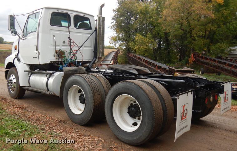 image for item JQ9338 2002 Sterling A9500  semi truck