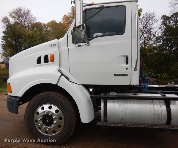 image for item JQ9338 2002 Sterling A9500  semi truck