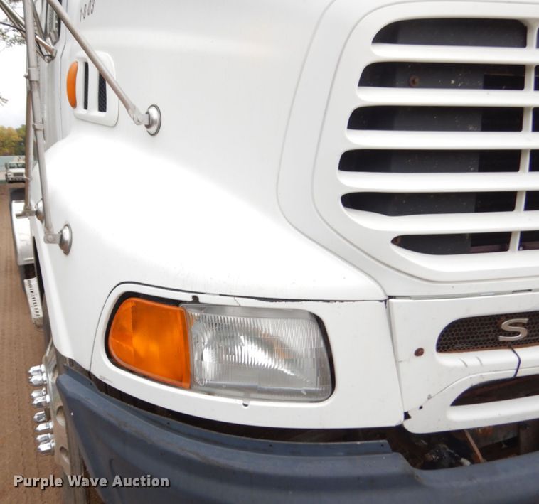 image for item JQ9338 2002 Sterling A9500  semi truck