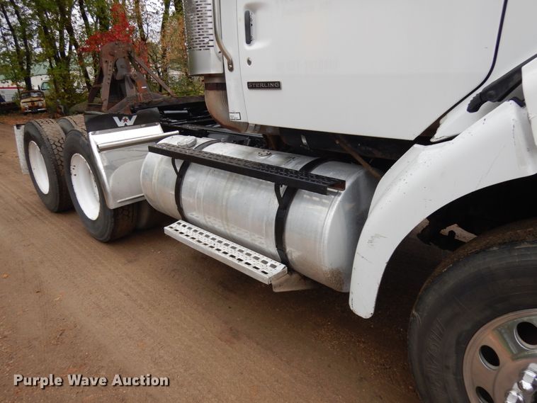 image for item JQ9338 2002 Sterling A9500  semi truck