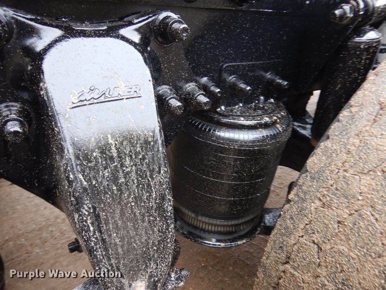 image for item JQ9338 2002 Sterling A9500  semi truck