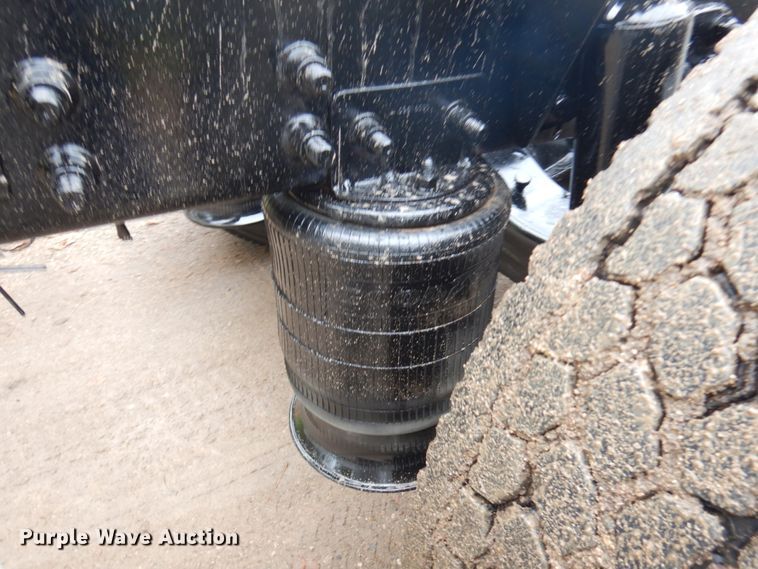 image for item JQ9338 2002 Sterling A9500  semi truck