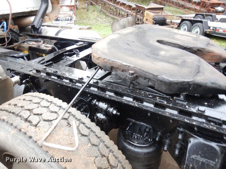 image for item JQ9338 2002 Sterling A9500  semi truck