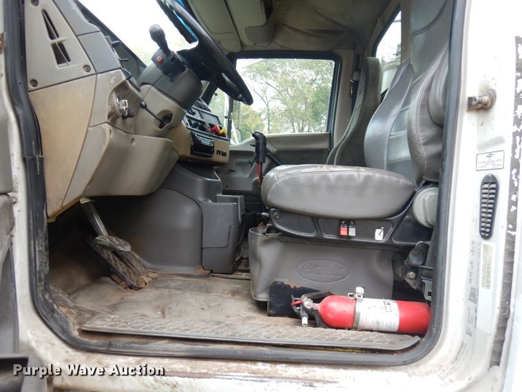 image for item JQ9338 2002 Sterling A9500  semi truck