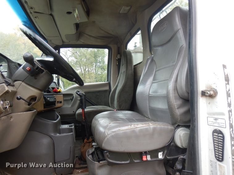 image for item JQ9338 2002 Sterling A9500  semi truck