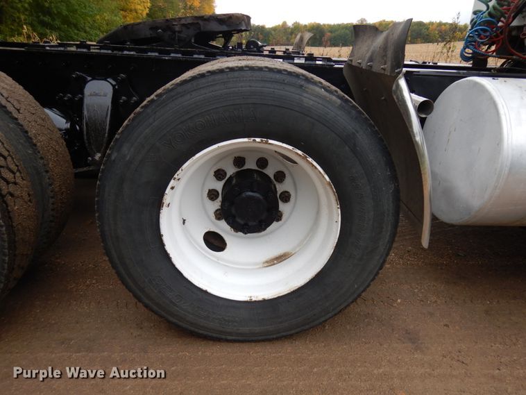 image for item JQ9338 2002 Sterling A9500  semi truck