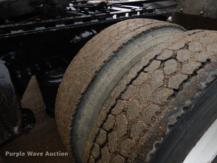 image for item JQ9338 2002 Sterling A9500  semi truck