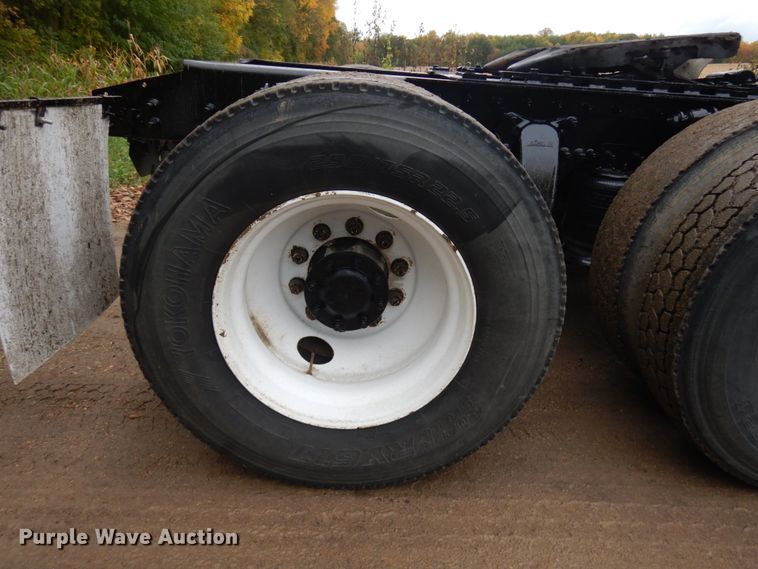 image for item JQ9338 2002 Sterling A9500  semi truck