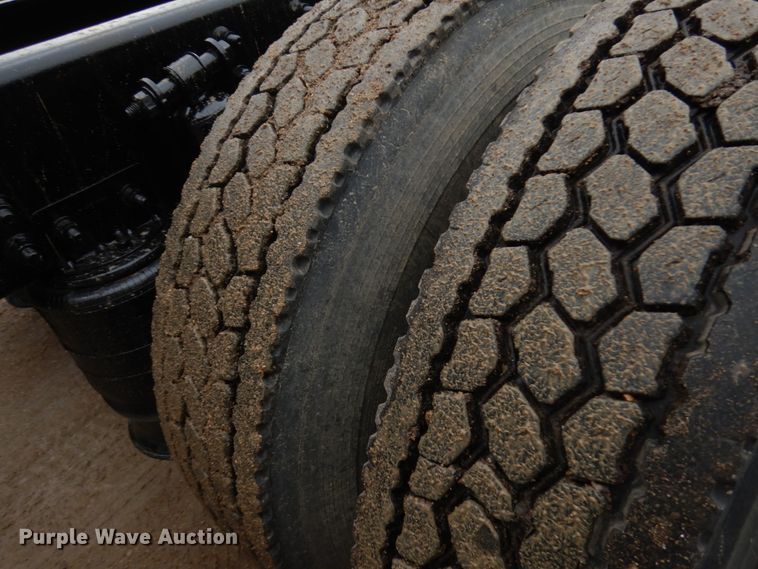 image for item JQ9338 2002 Sterling A9500  semi truck