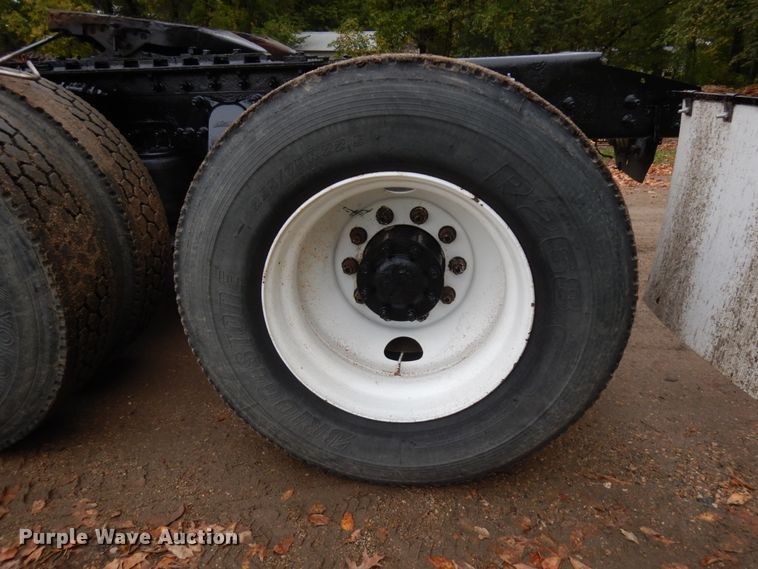 image for item JQ9338 2002 Sterling A9500  semi truck