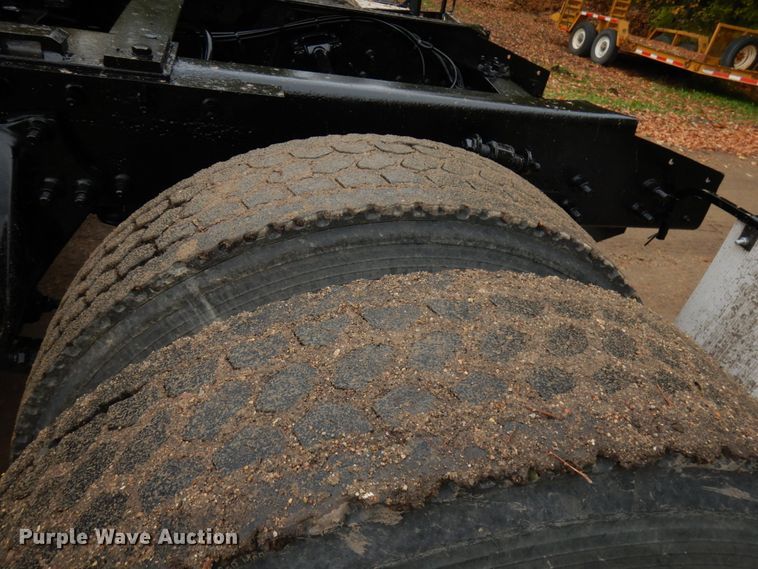 image for item JQ9338 2002 Sterling A9500  semi truck