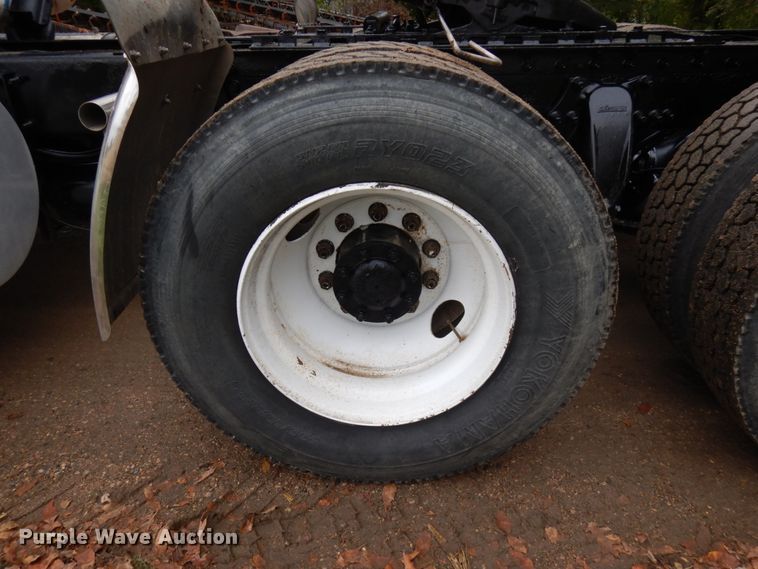 image for item JQ9338 2002 Sterling A9500  semi truck