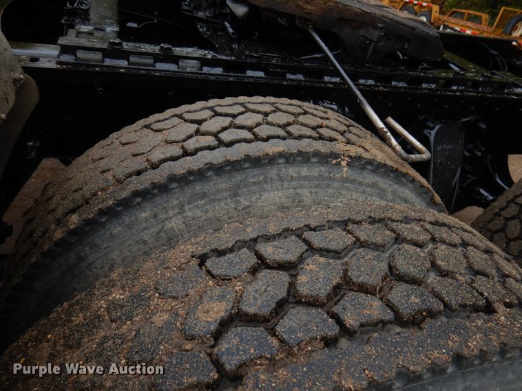 image for item JQ9338 2002 Sterling A9500  semi truck