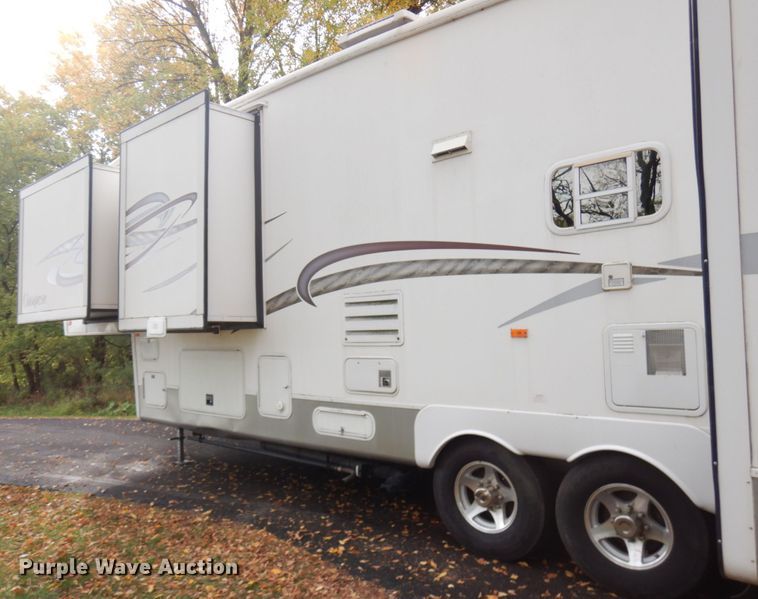 image for item JQ9340 2005 Nu Wa HitchHiker  camper