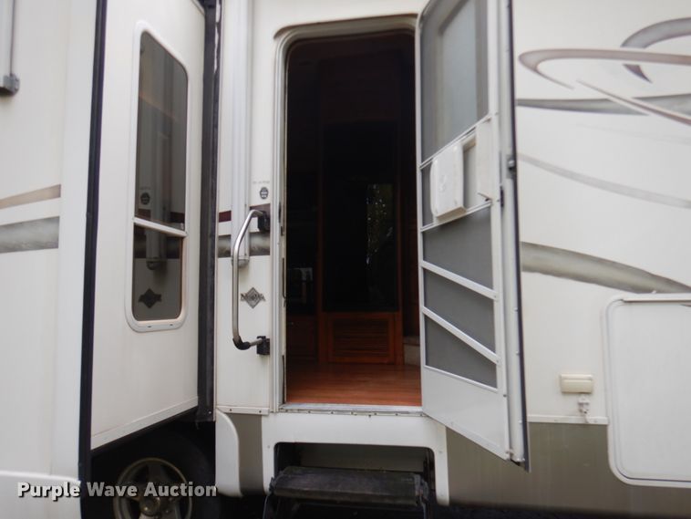 image for item JQ9340 2005 Nu Wa HitchHiker  camper