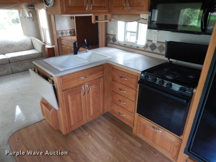 image for item JQ9340 2005 Nu Wa HitchHiker  camper