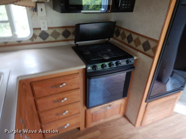 image for item JQ9340 2005 Nu Wa HitchHiker  camper