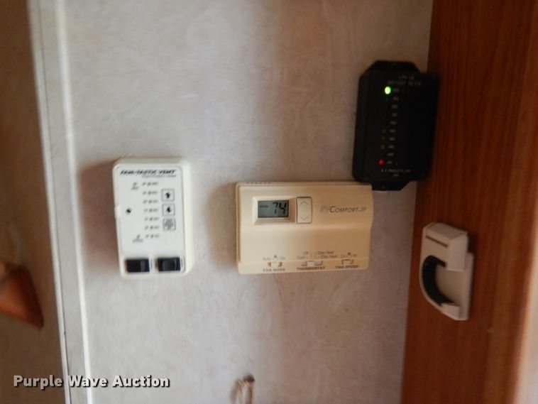 image for item JQ9340 2005 Nu Wa HitchHiker  camper